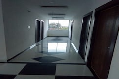 Hotel O Krishna Palace, Prayagraj