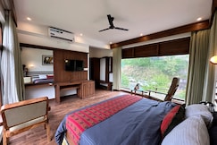 Crimson inn by Senderos De Pine, Manali