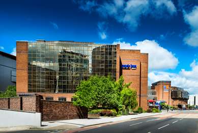 Park Inn by Radisson Cardiff City Centre - Tap to explore photos