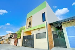 OYO Life 93290 Homestay Betro Syariah, Sidoarjo