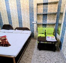 Deluxe Queen Room with private bathroom AC