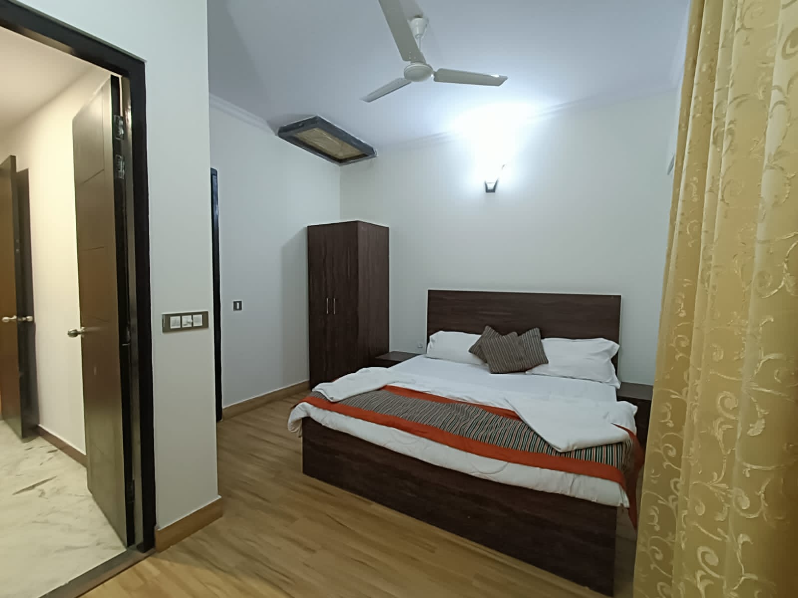 Luxury house in Posh colony of Vrindavan - Tap to explore photos