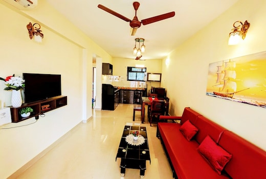 Moon Bliss 1BHK with Pool, 5 min walk to Colva Beach