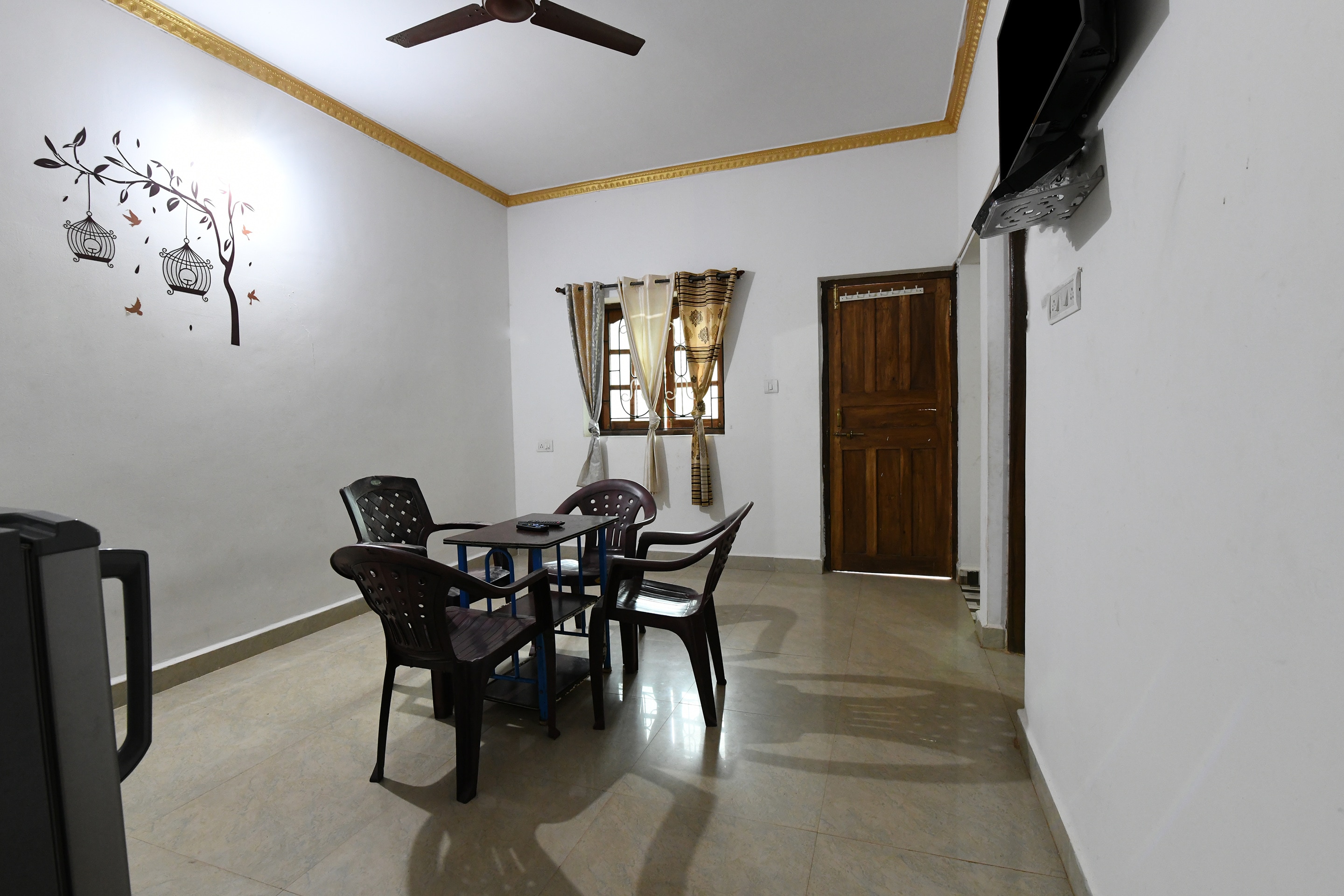 JS Holiday Homes| Rooms with Wi-Fi - Tap to explore photos