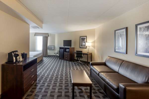 Best Western Plus Leamington Hotel & Conference Centre - Tap to explore photos