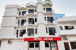 Aryan Hotel, Lucknow