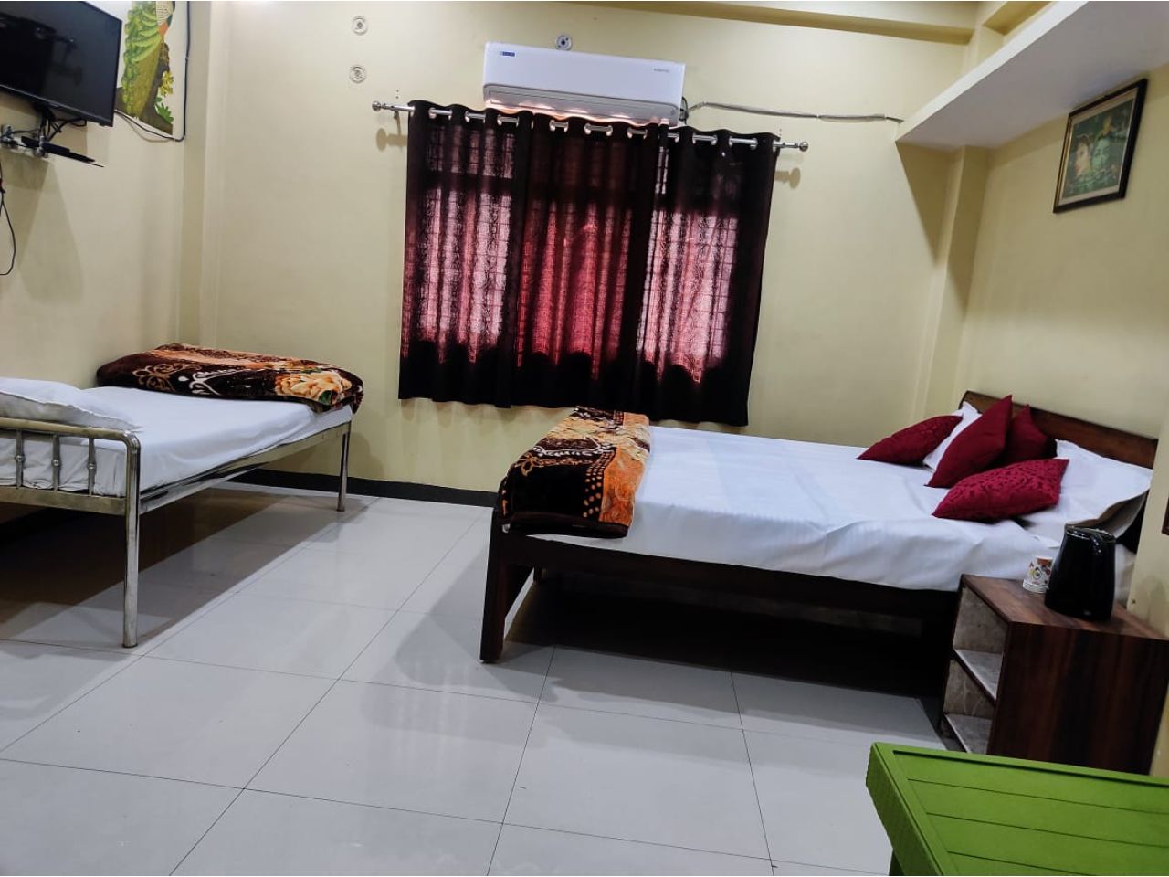 The Shiv Ganga Guest house - Tap to explore photos