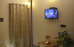 Glass Room with Mountain View 