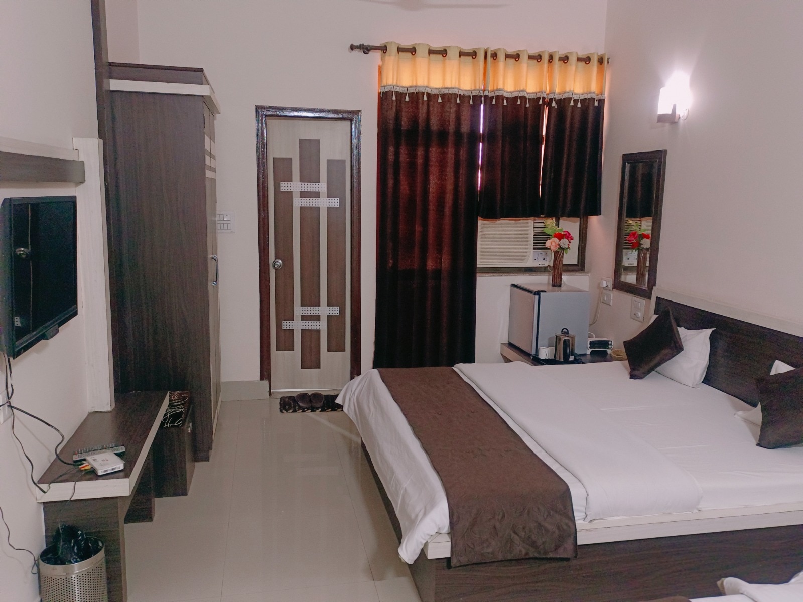 Hotel Aashirwad - Tap to explore photos