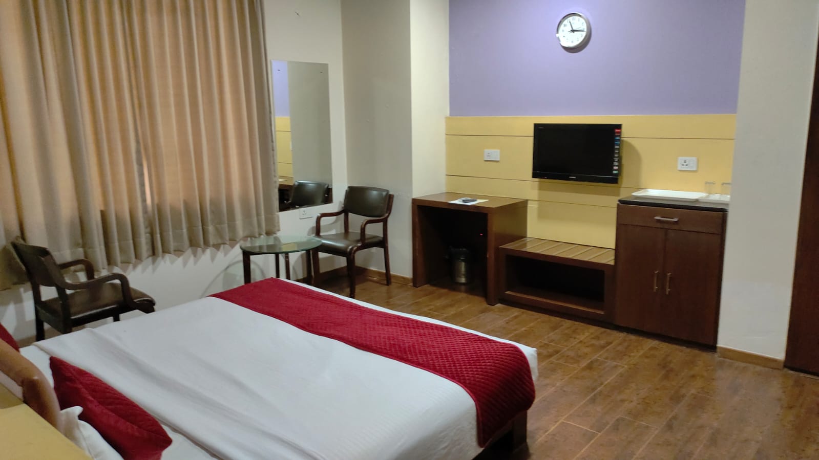 Hotel Nangis Pride - Tap to explore photos
