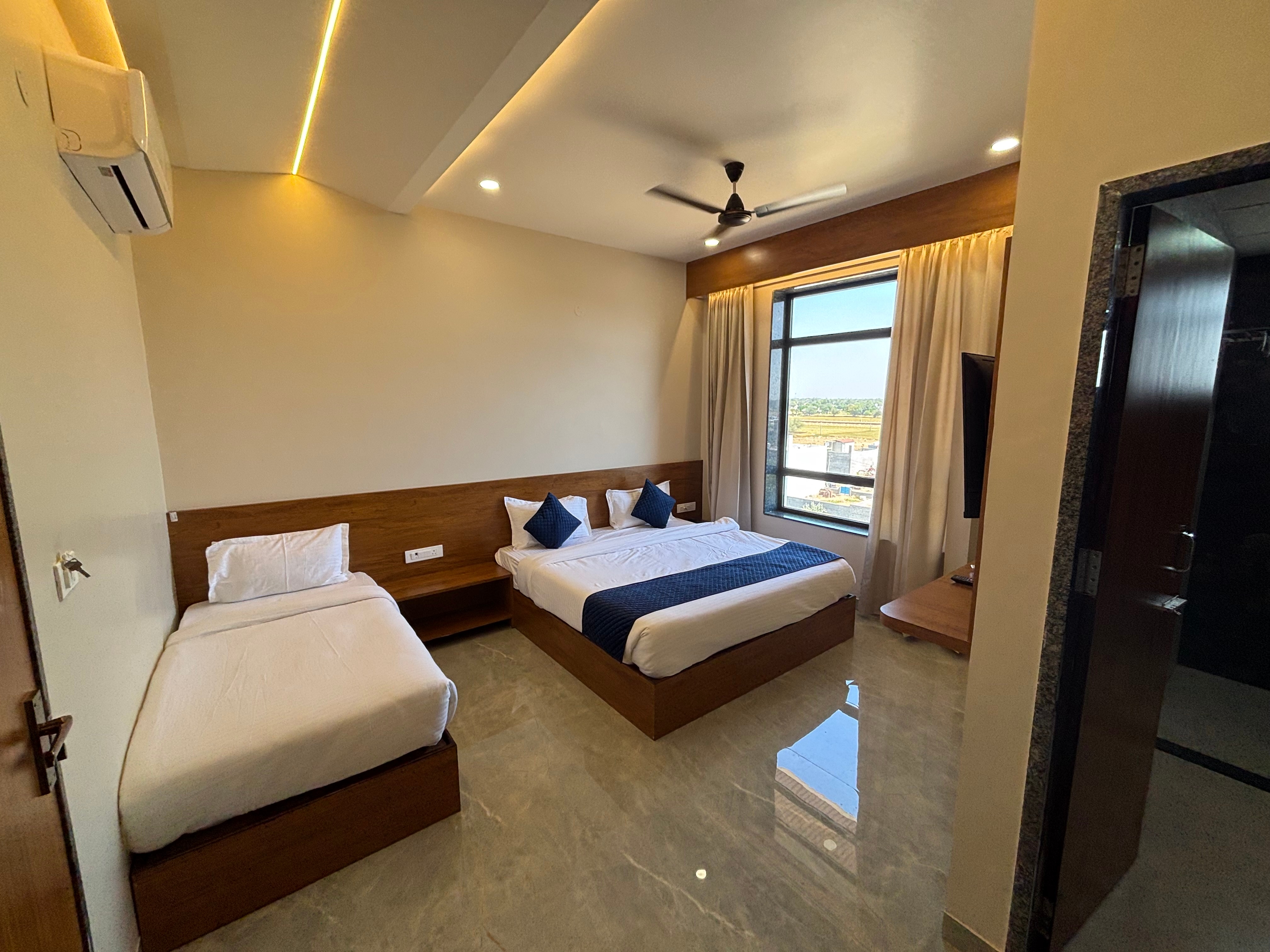 Hotel Sisodiya Palace - Tap to explore photos