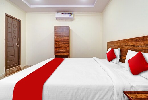 Hotel O 811357 R Square Inn