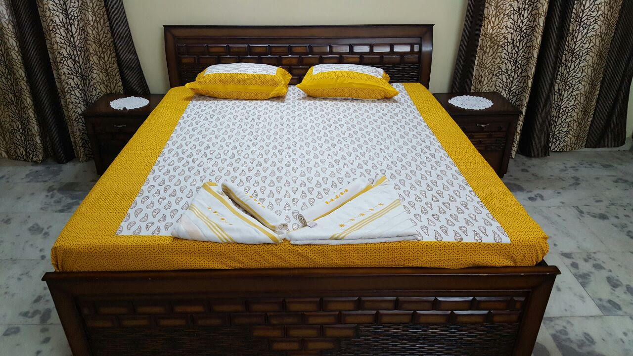 Comfortable Homestay - Tap to explore photos