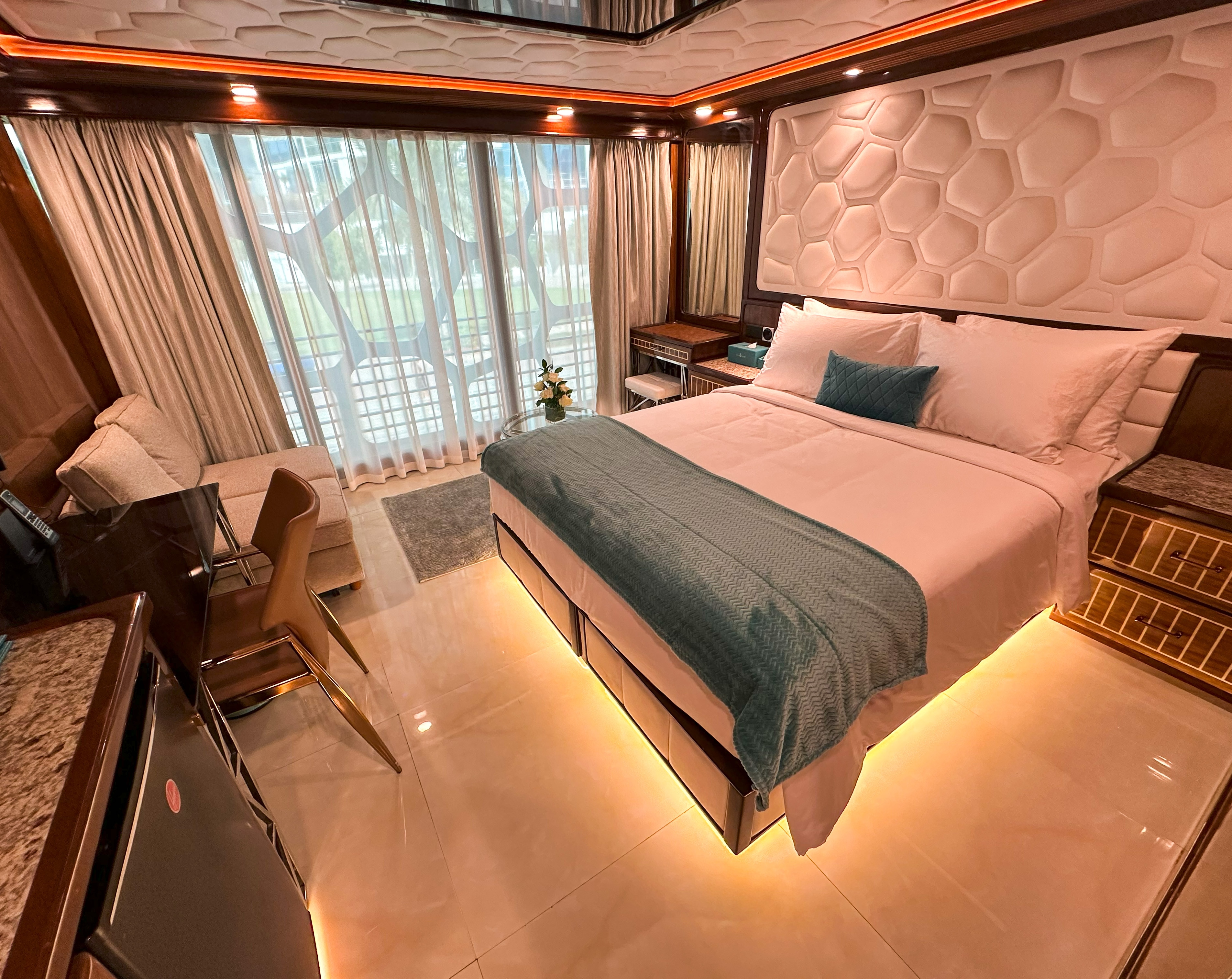 Orchid Overnight Superyacht - Tap to explore photos