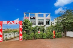 Hotel O Sai Shabri, Tirora