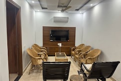 UrbanVogue Oasis Chic 1BR in the Heart of the City, Mohali