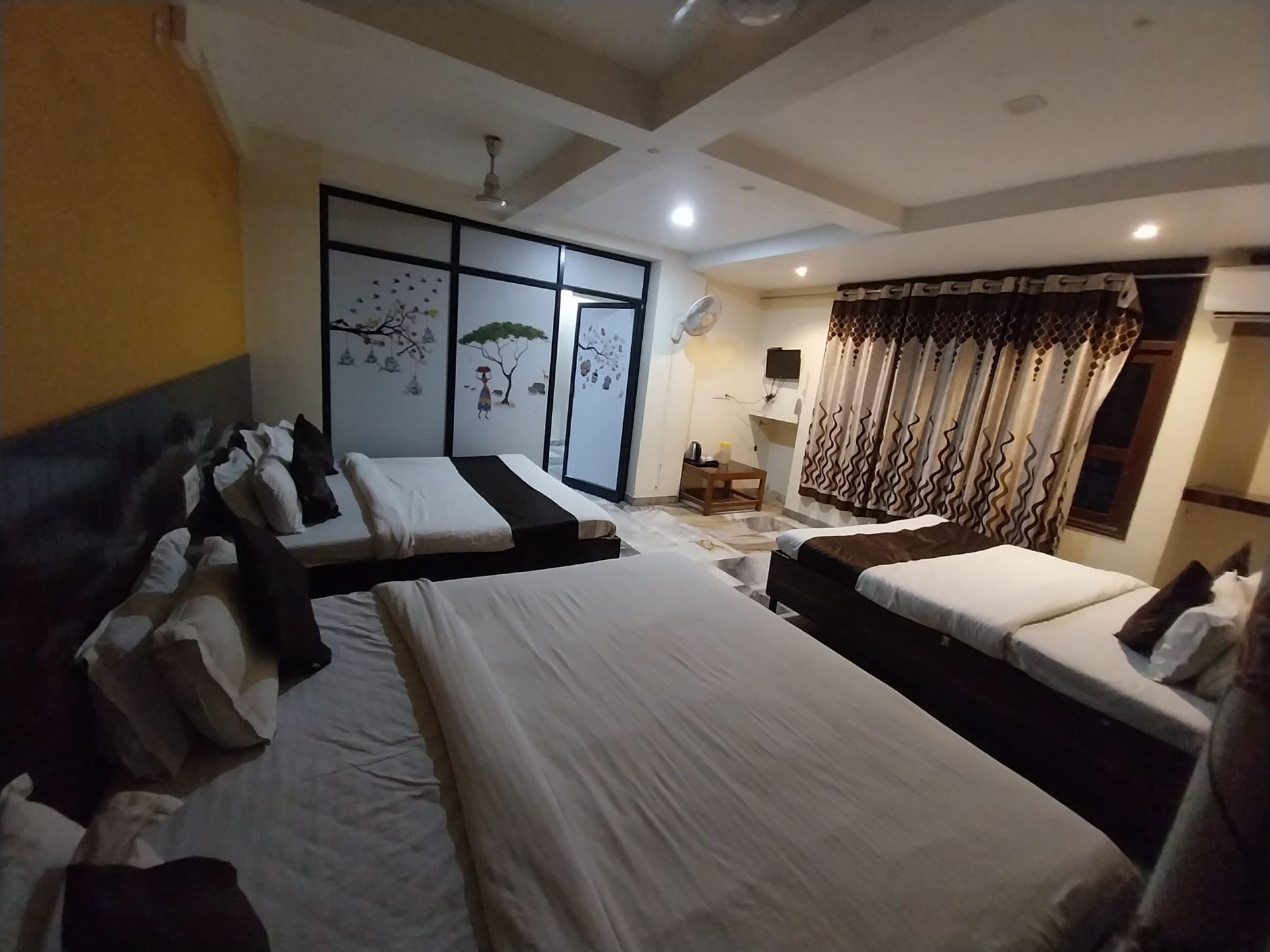 Hotel Sachidanand - Tap to explore photos