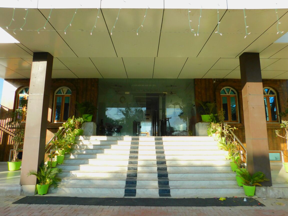 Hotel Swati Palace - Tap to explore photos
