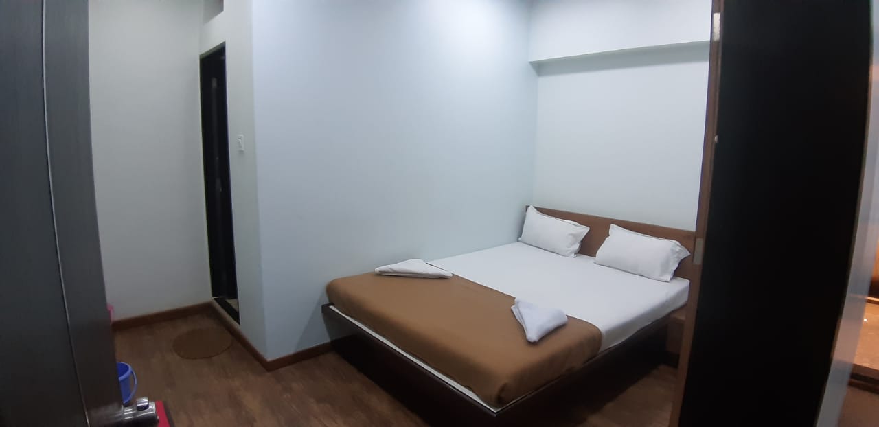 Rajhuns Deluxe Lodging 4