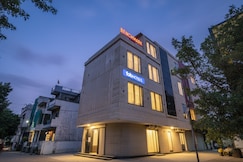 FabHotel Benchmark, Indore