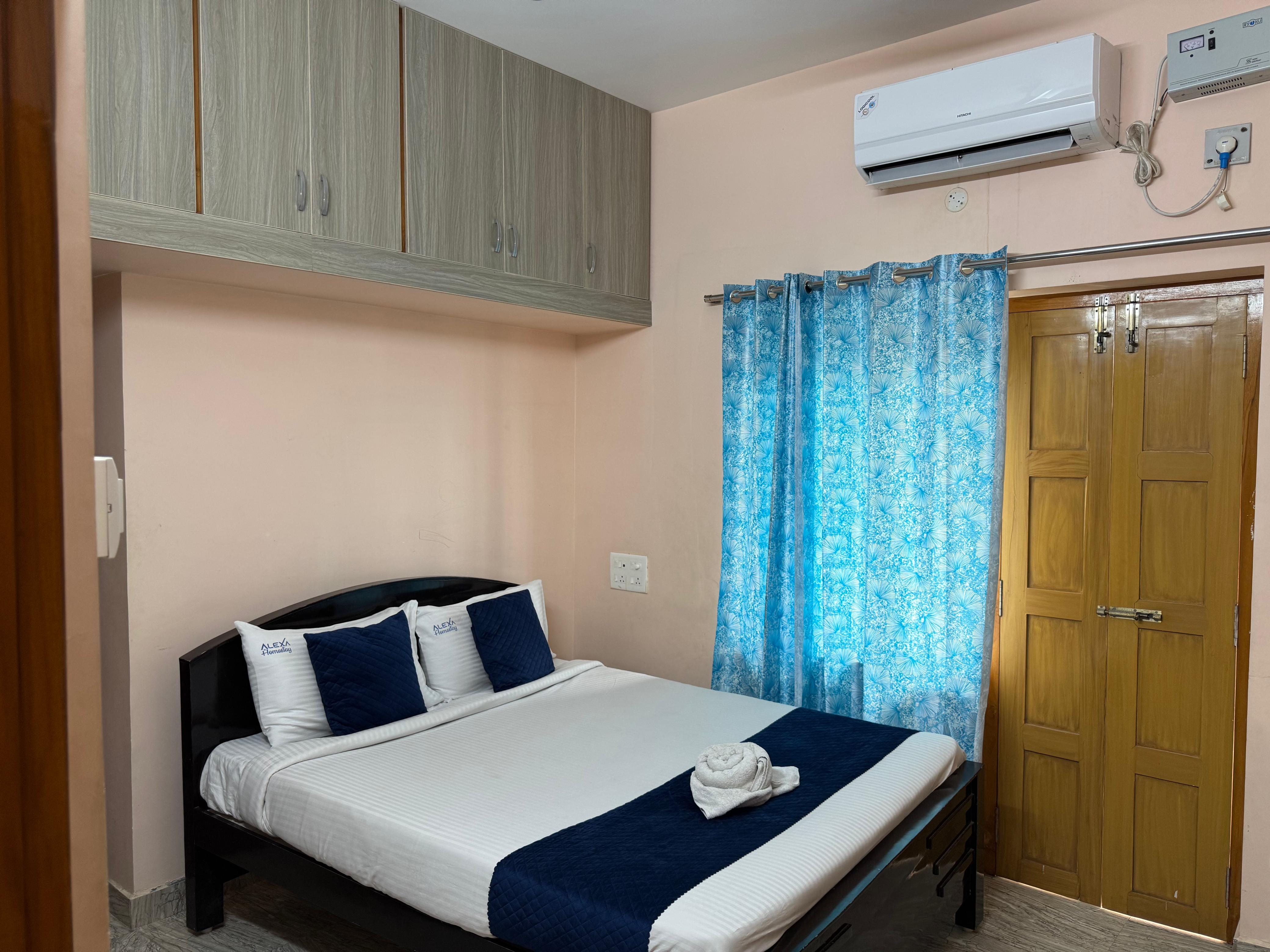 Alexa Homestay Standard - Tap to explore photos