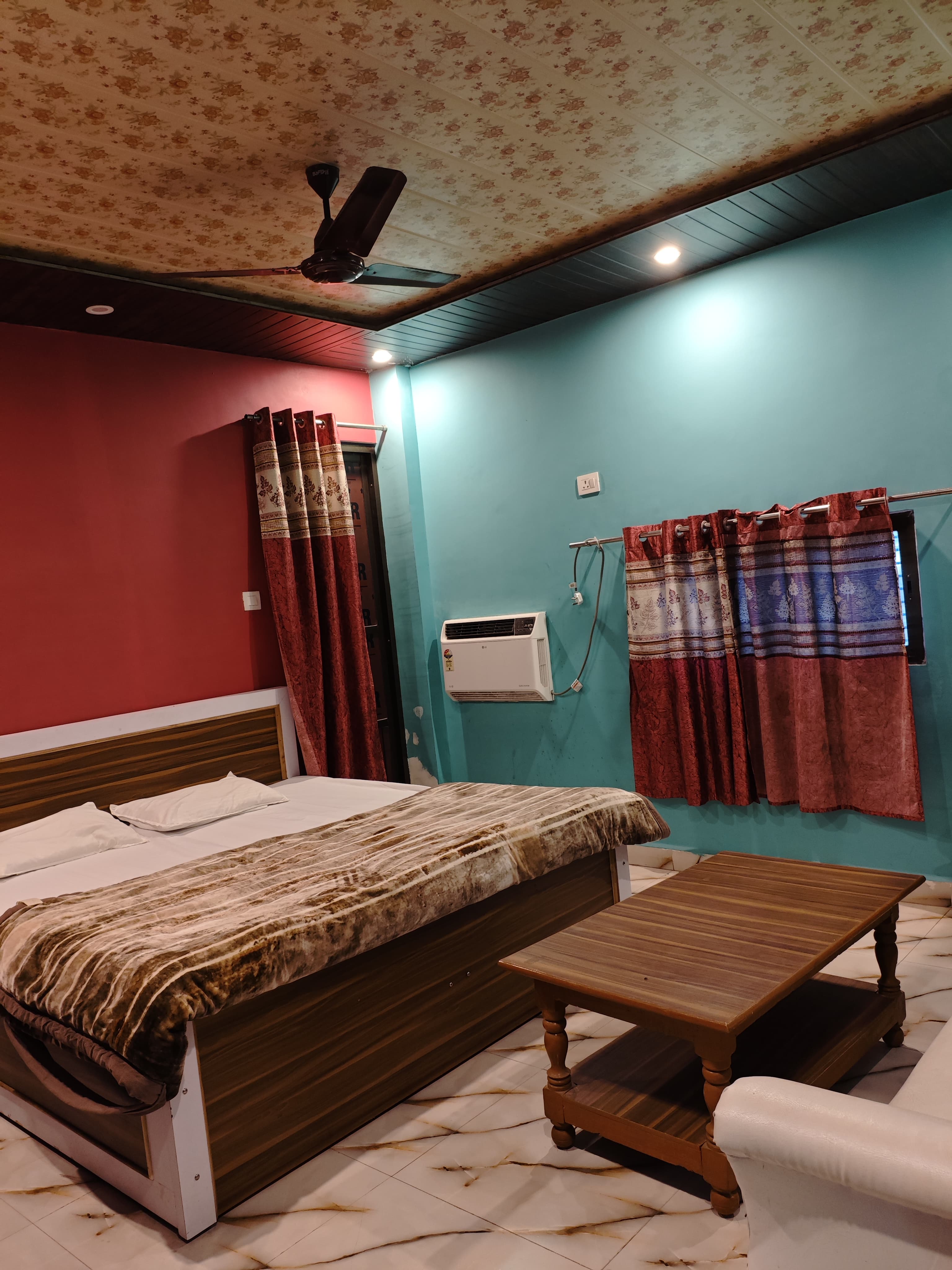 YADUVANSHI GUEST HOUSE & MARRIAGE LAWN - Tap to explore photos