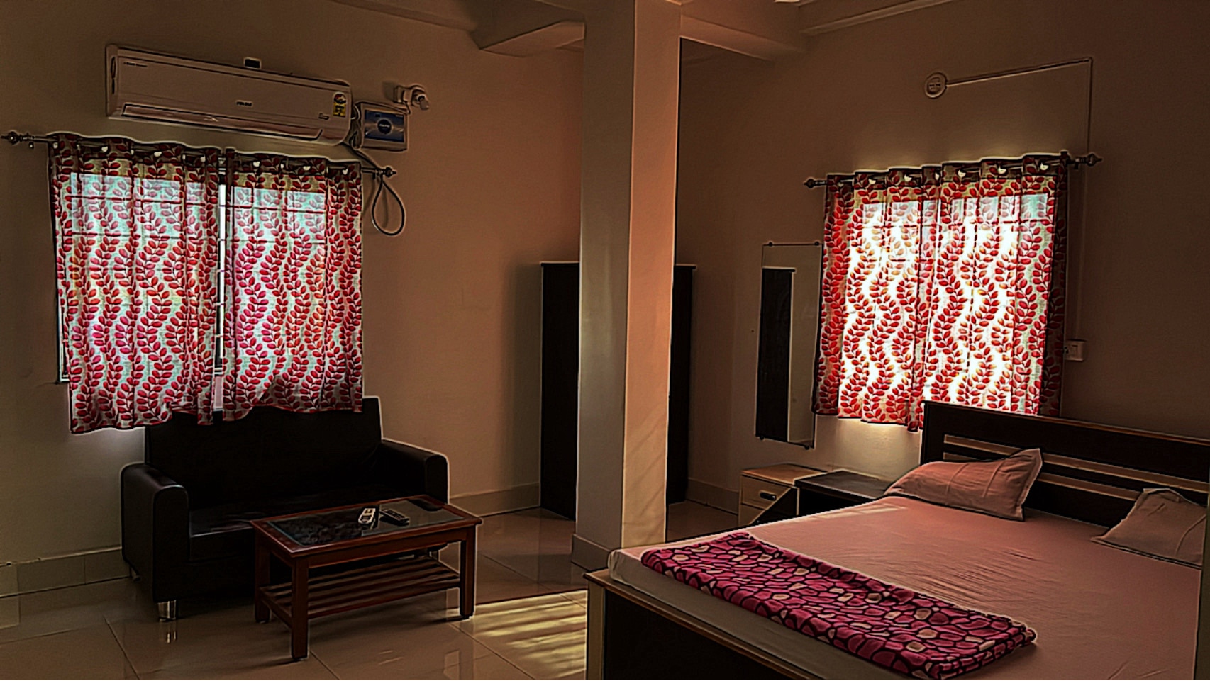 Hotel Nilkanth - Tap to explore photos