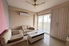 Sukoon2 0 BIG Peaceful 2BHK Smart TV WI FI, Jaipur