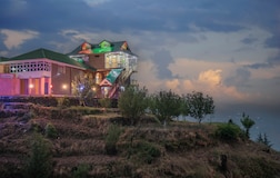 Wooden Family Suite with Balcony Valley View