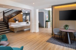 Holiday Inn FARNBOROUGH, غابة براكنيل