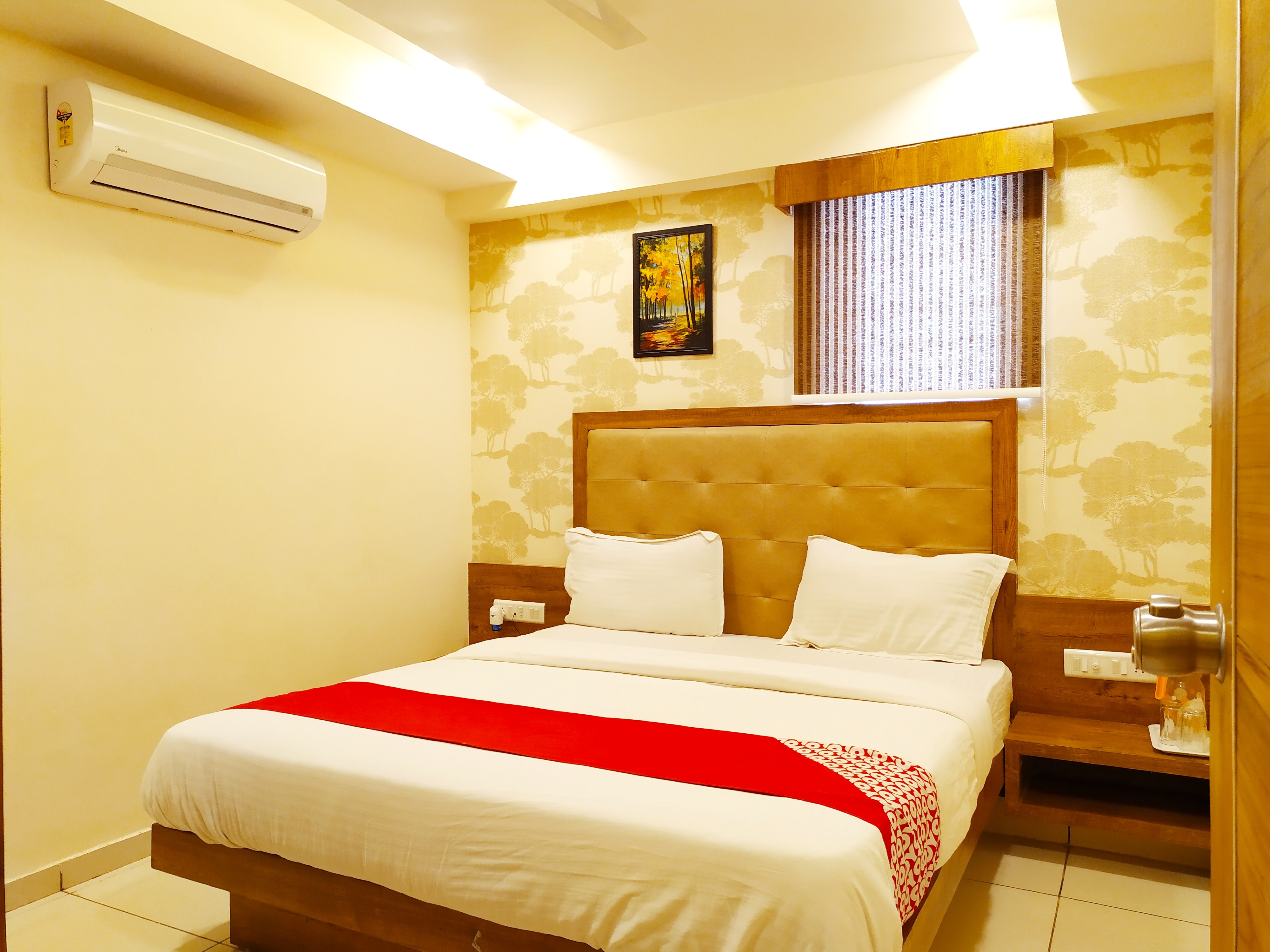 hotel suncity - Tap to explore photos