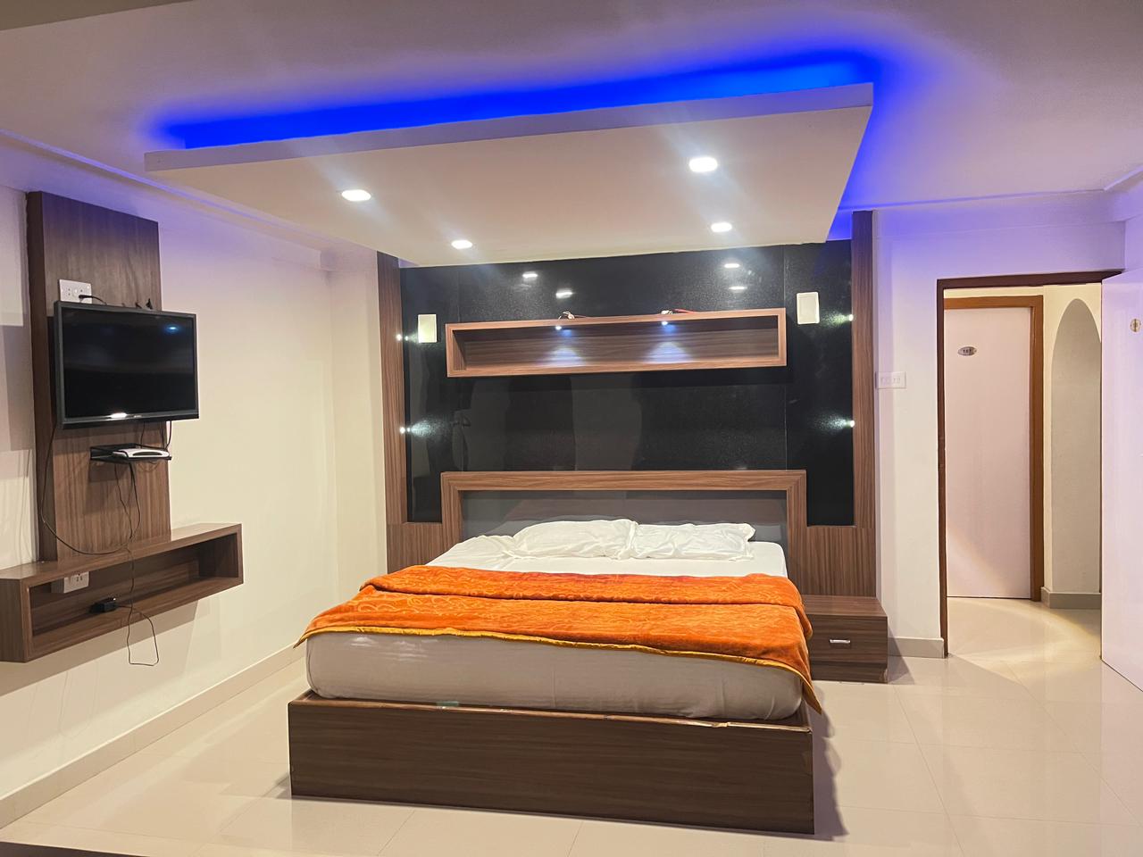 GRAND CAIRO 4BHK Villa - Tap to explore photos