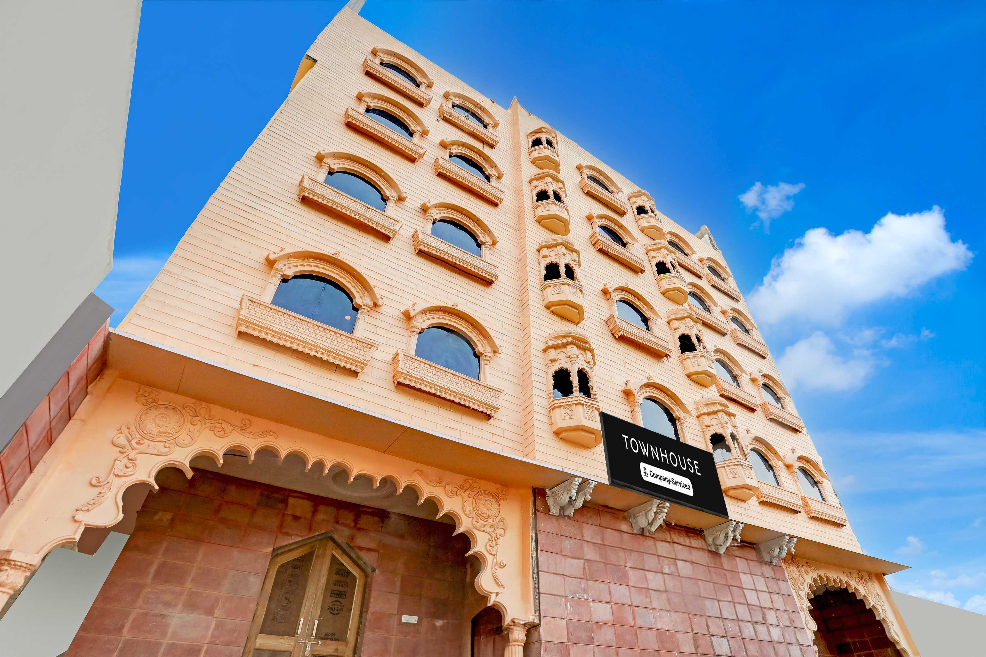 Townhouse Oak Heritage Varanasi Junction - Tap to explore photos