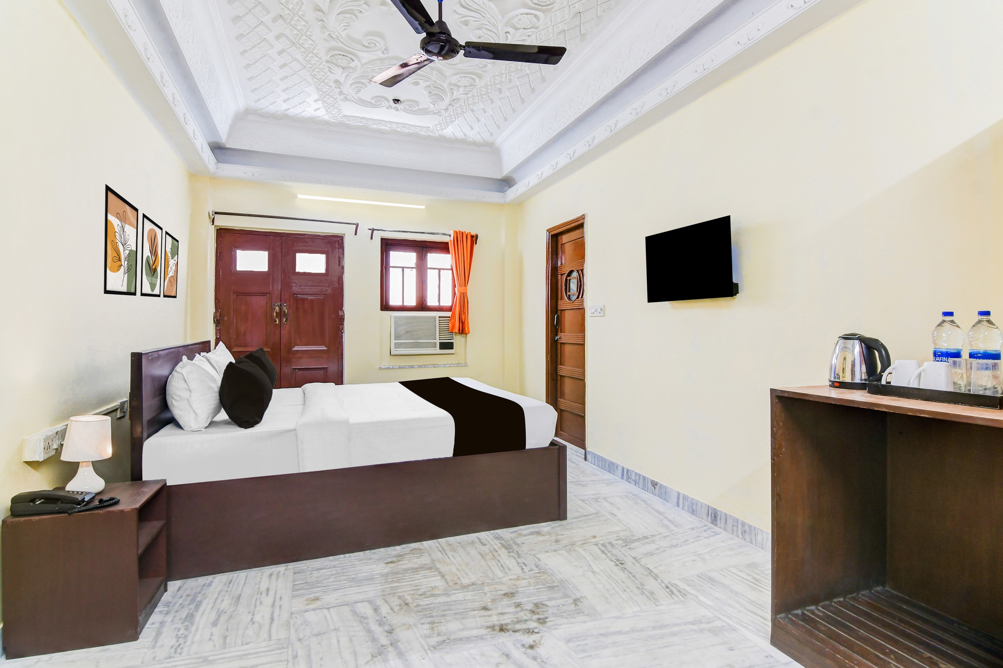 Hotel O Lenin Sarani - Tap to explore photos