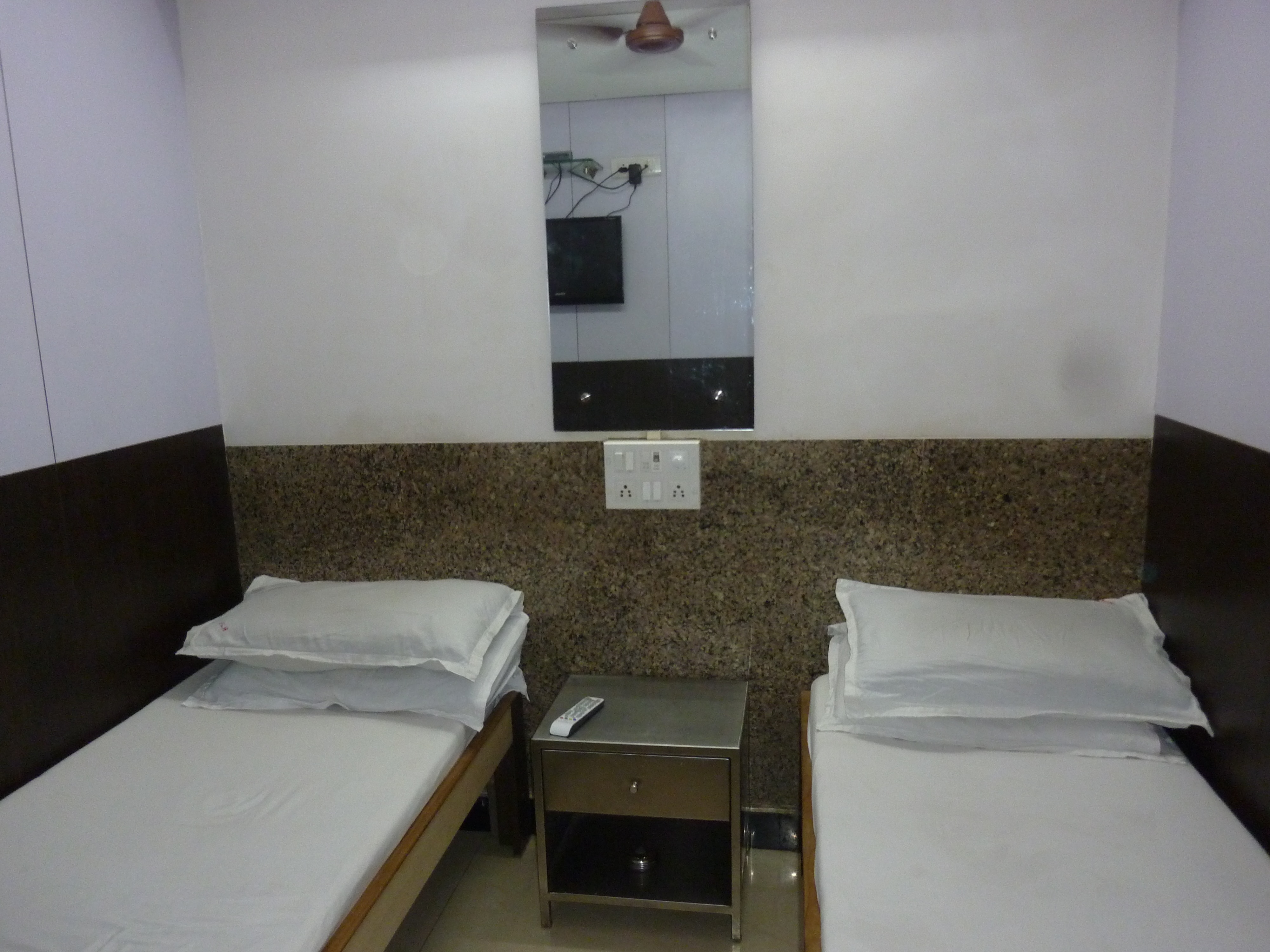 Yadgar Guest House - Tap to explore photos