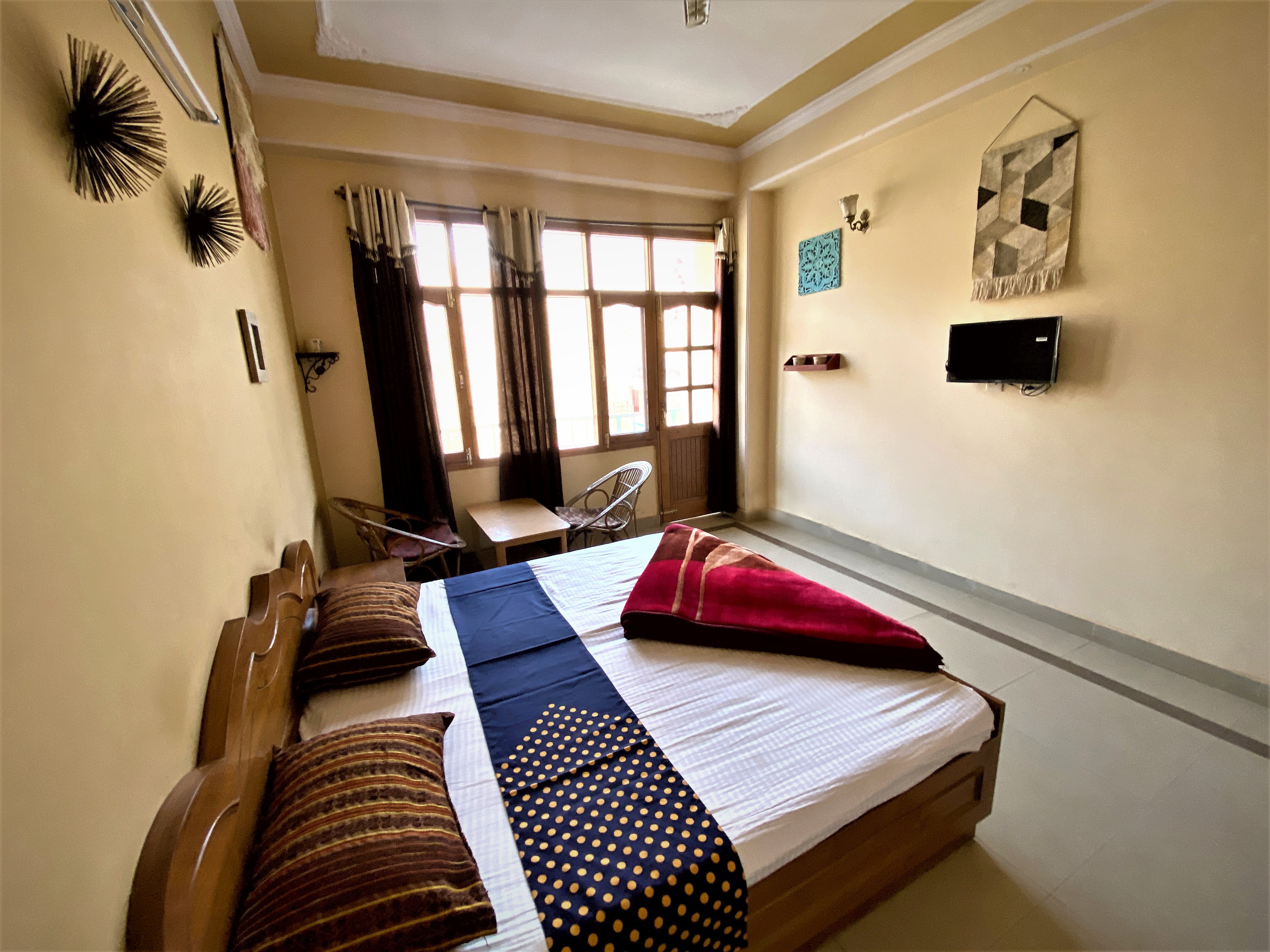 Hotel PARV - Tap to explore photos