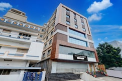 Super Townhouse Oak Public Garden Hanamkonda Formerly Vishnu Grand, Mancherial
