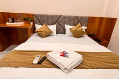 Hotel Tiwari G Heritage, Khachrod