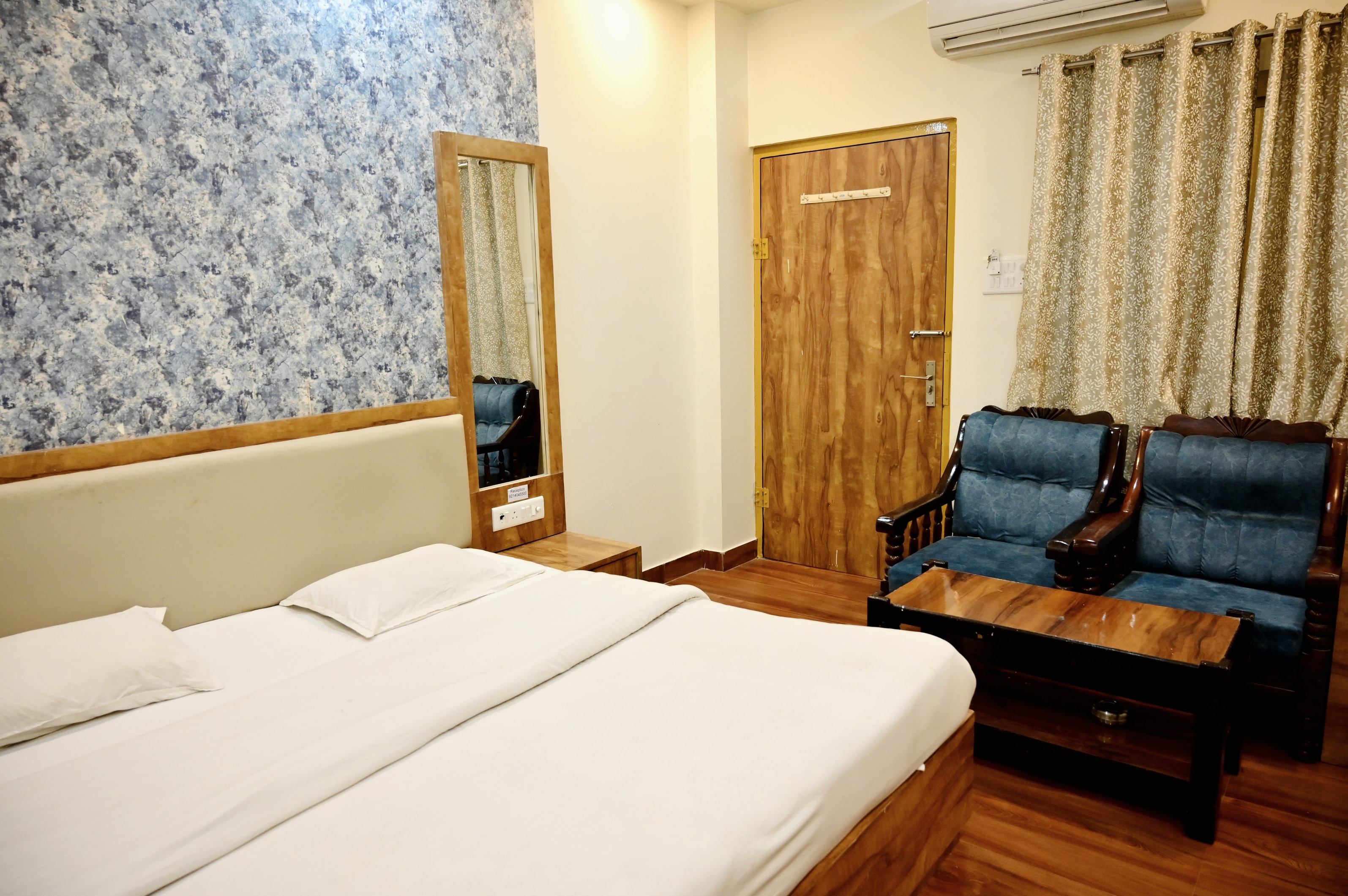 Hotel Vrindavan Palace - Tap to explore photos