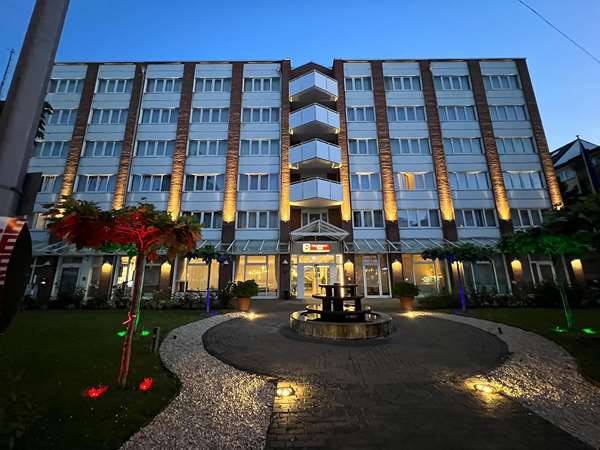 Best Western Plus Delta Park Hotel - Tap to explore photos