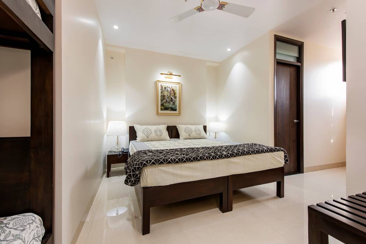Service Apartment - 12 Pax @ MI Road/ Cook - Tap to explore photos