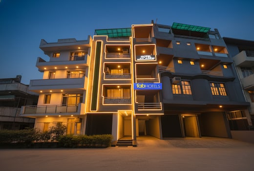 Via Hari Nagar Ashram