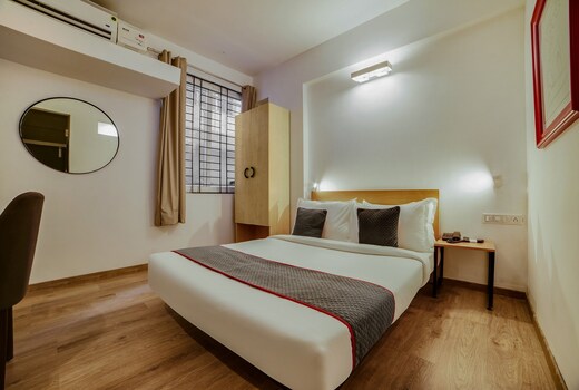 Townhouse Sarvar Hospitality Near Ascendas Park Square Mall