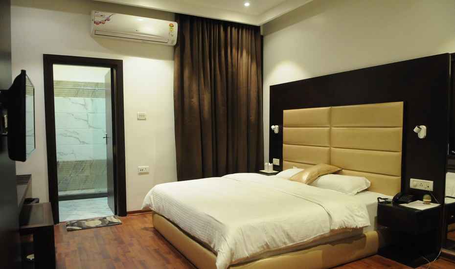 Hotel Kanha Continental - Tap to explore photos