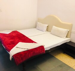 4 Bed Non AC Mixed Dormitory