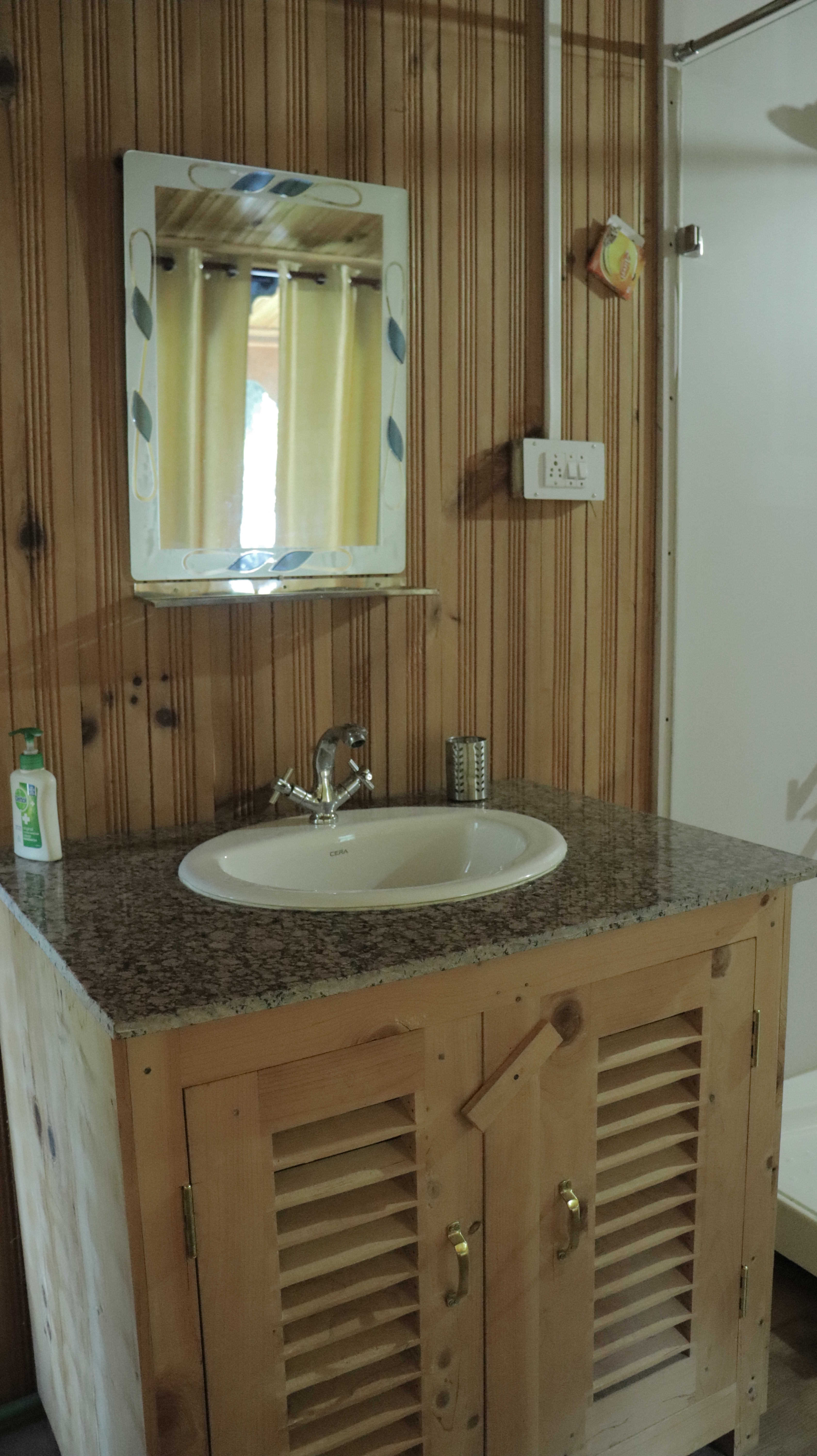 Chandan Thakur HomeStay tirthan valley - Tap to explore photos