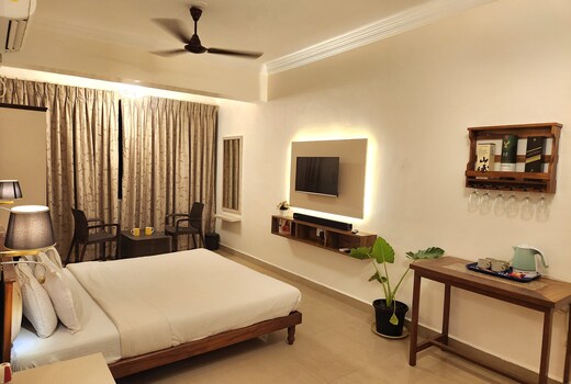 Ocean Pearl Vagator beach apartments with pool