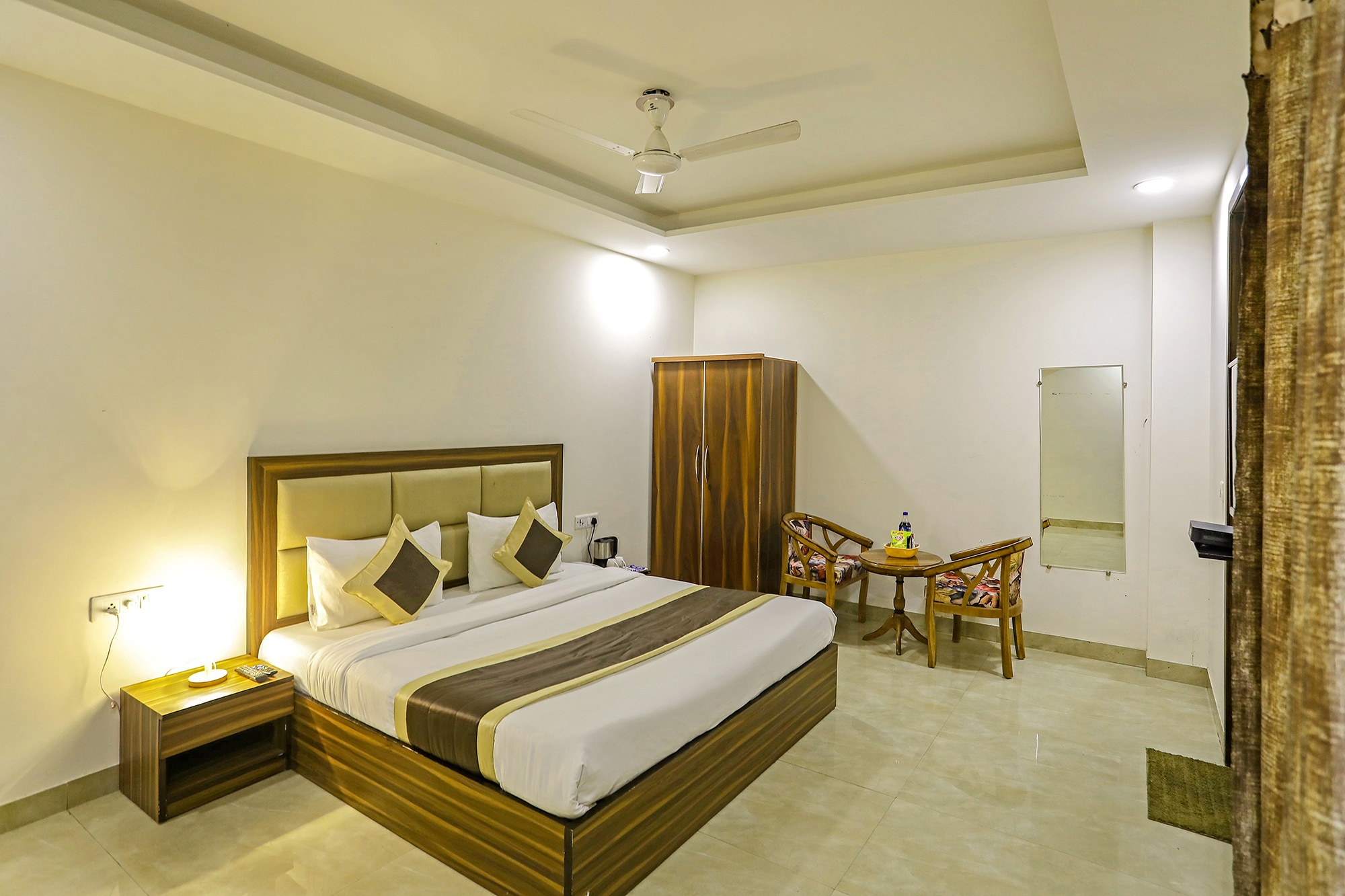 FabHotel White House BNB - Nr. Yashobhoomi Convention Centre - Tap to explore photos