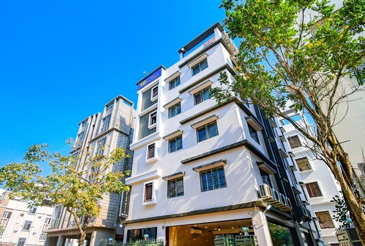 FabHotel Dreamworld Residency - Near bisarjan ghat