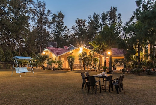 StayVista I Solitude in the Woods 2 BHK Villa